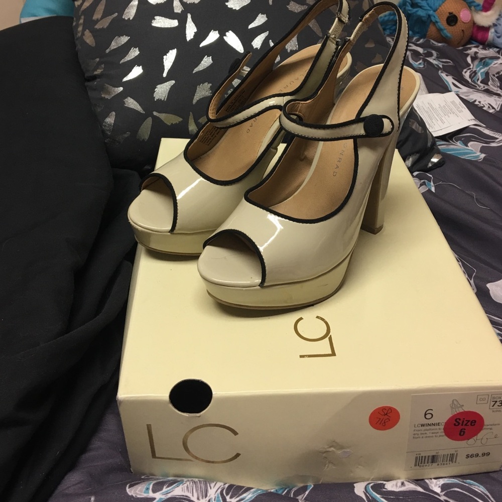 LC Lauren Conrad Pumps